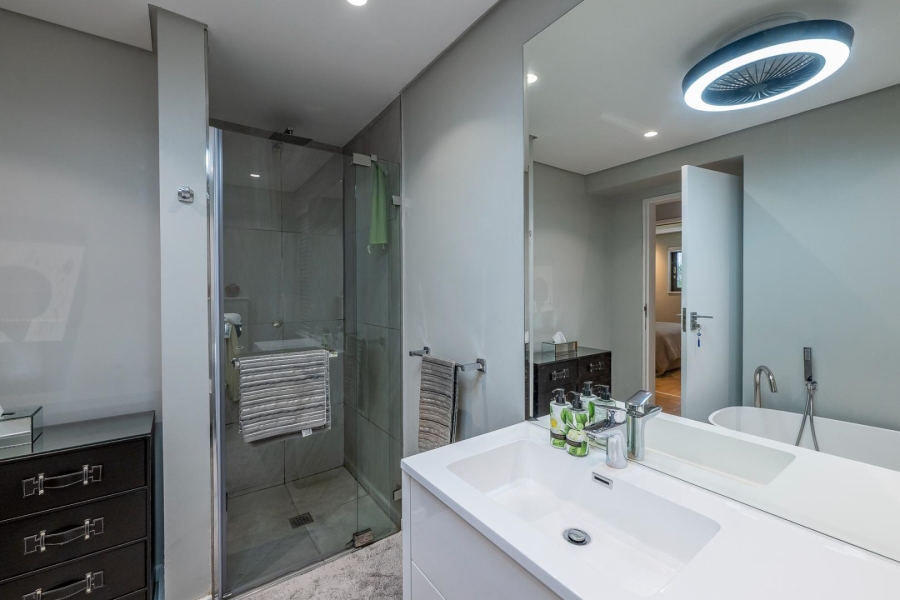 2 Bedroom Property for Sale in Sea Point Western Cape